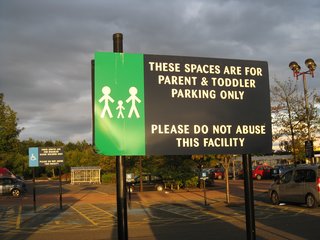 Familienfreundlicher Parkplatz - 50% waren für Familien und Behinderte reserviert